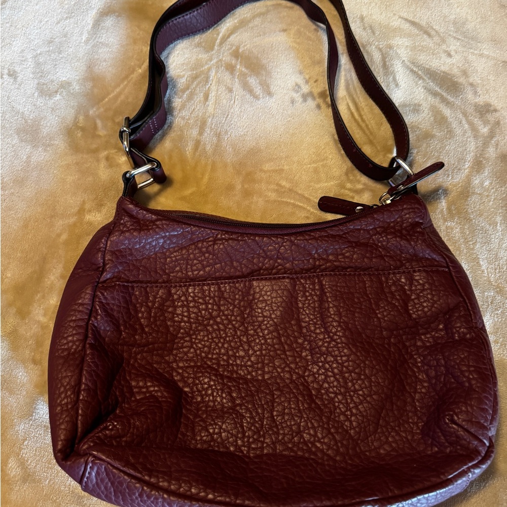 Giani Bernini Burgundy Shoulder Bag with Pebbled Finish - Picture 2 of 6